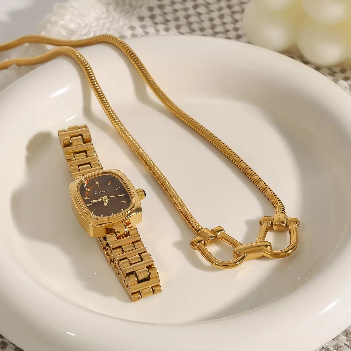 18K Gold - Plated Horseshoe Necklace - Style Chic Couture