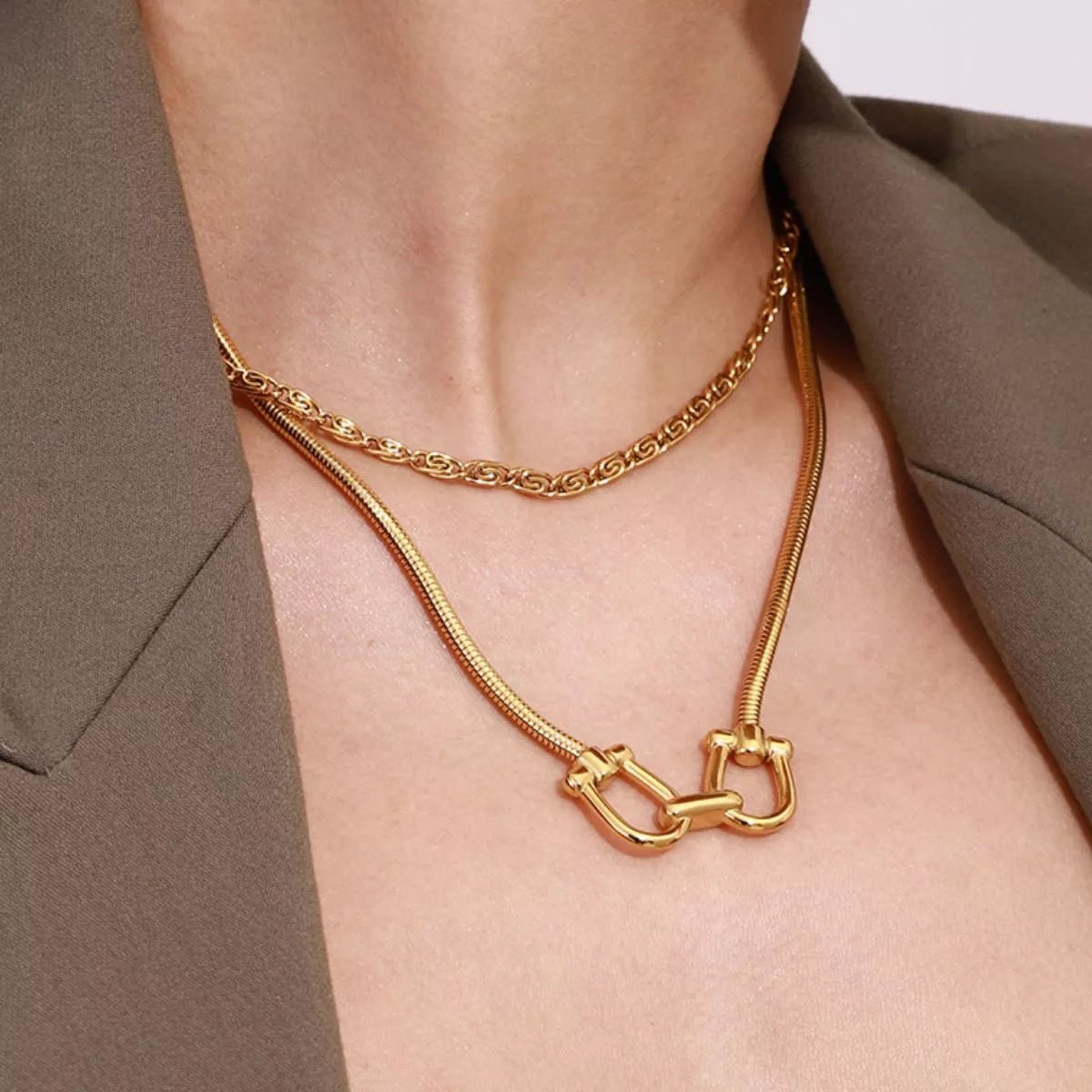18K Gold - Plated Horseshoe Necklace - Style Chic Couture