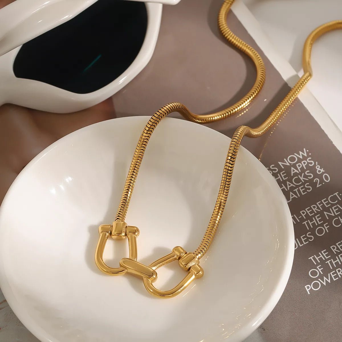 18K Gold - Plated Horseshoe Necklace - Style Chic Couture