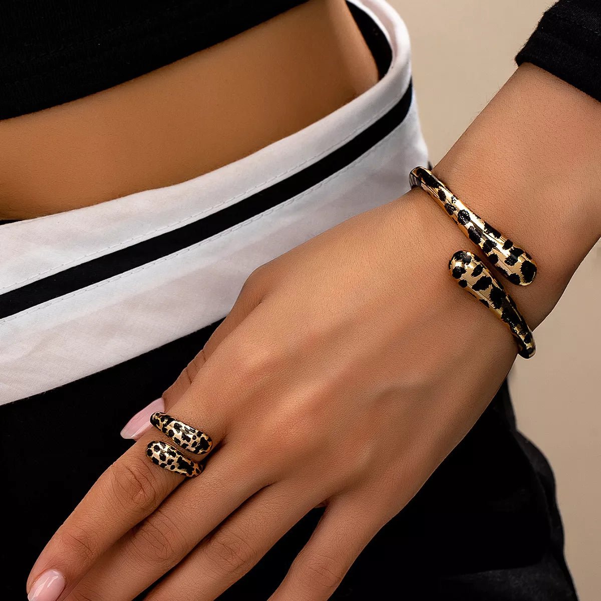 18K Gold - Plated Leopard Bypass Ring and Bracelet Jewelry Set - Style Chic Couture