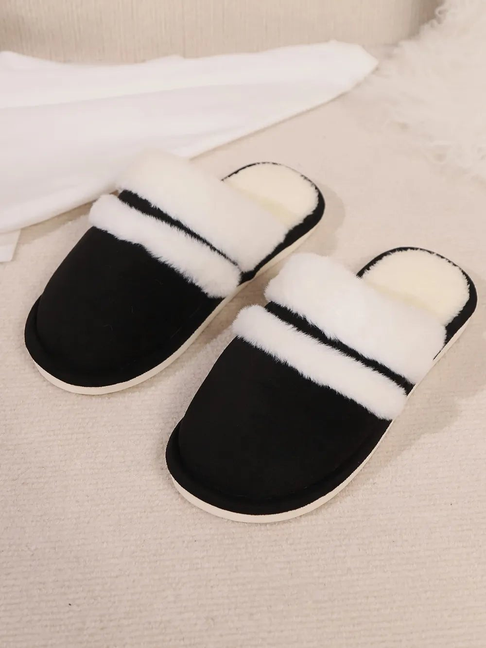 Contrast Faux Fur Round Toe Slippers - Style Chic Couture