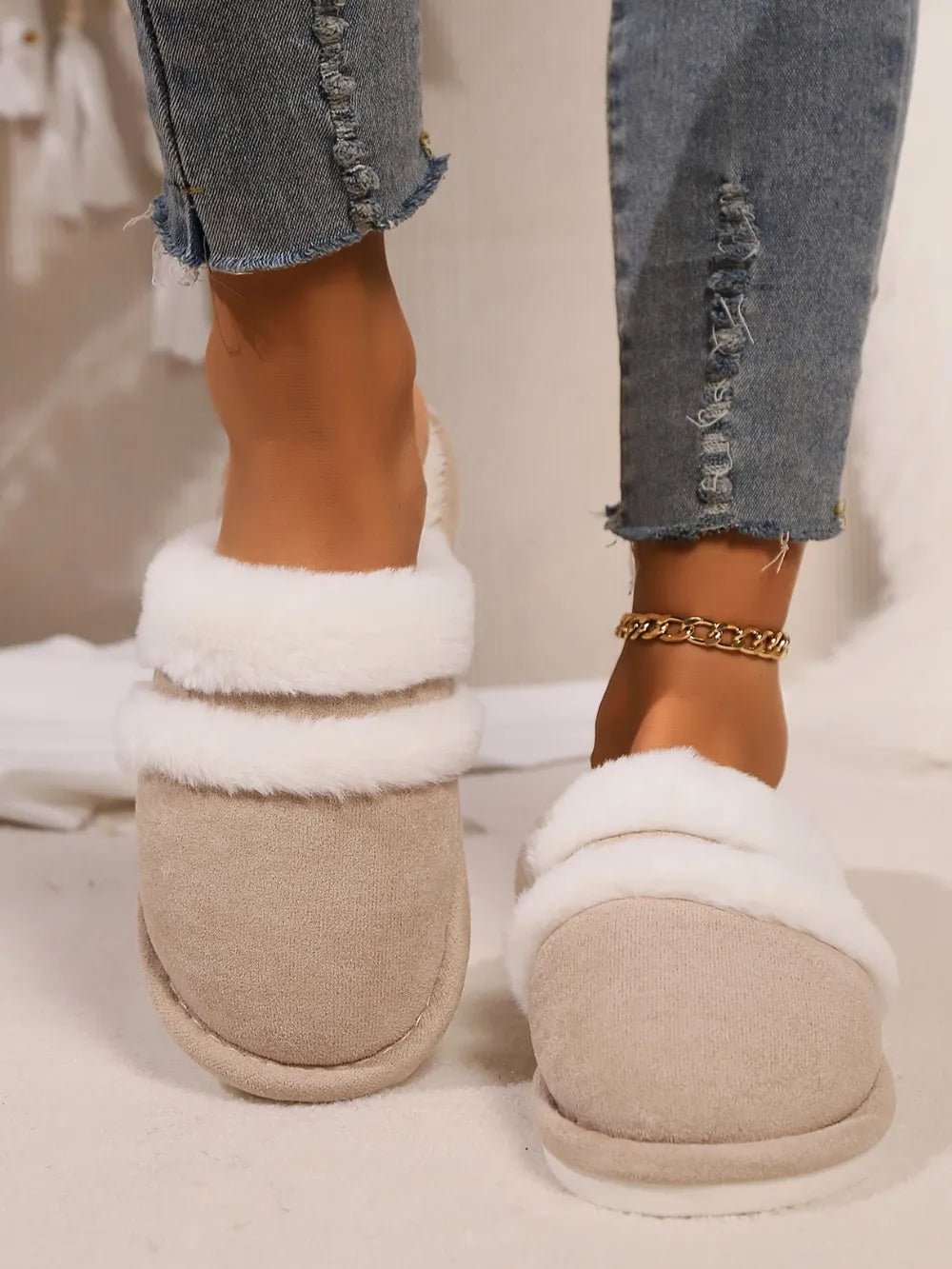 Contrast Faux Fur Round Toe Slippers - Style Chic Couture