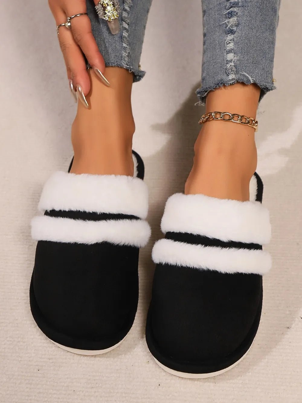 Contrast Faux Fur Round Toe Slippers - Style Chic Couture
