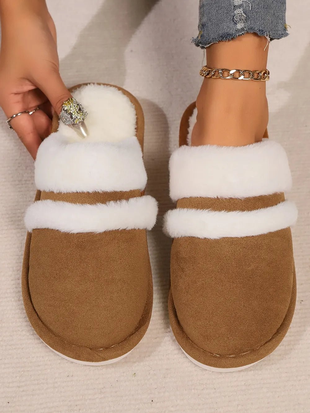 Contrast Faux Fur Round Toe Slippers - Style Chic Couture