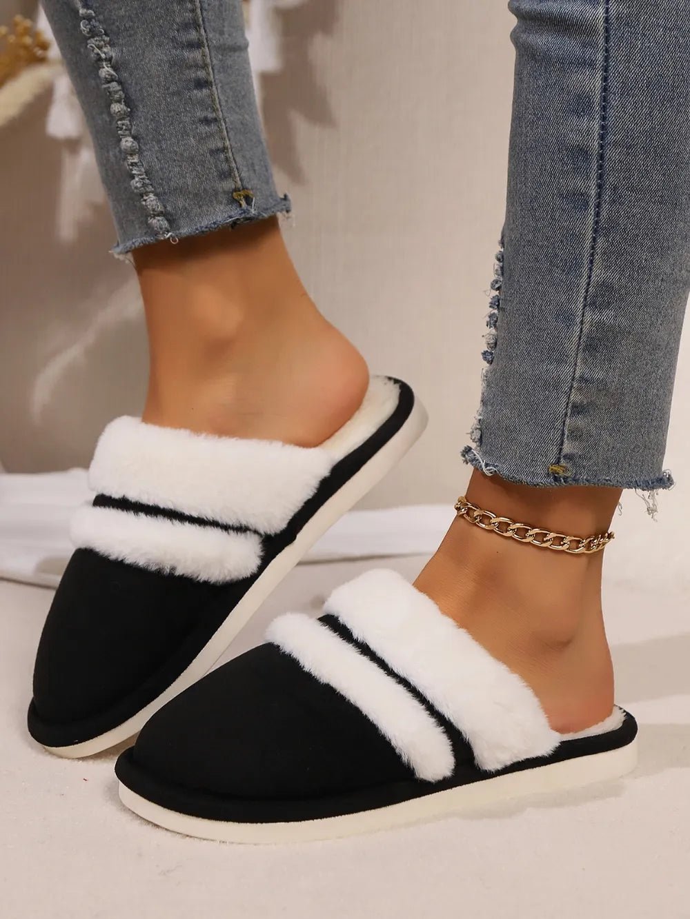 Contrast Faux Fur Round Toe Slippers - Style Chic Couture