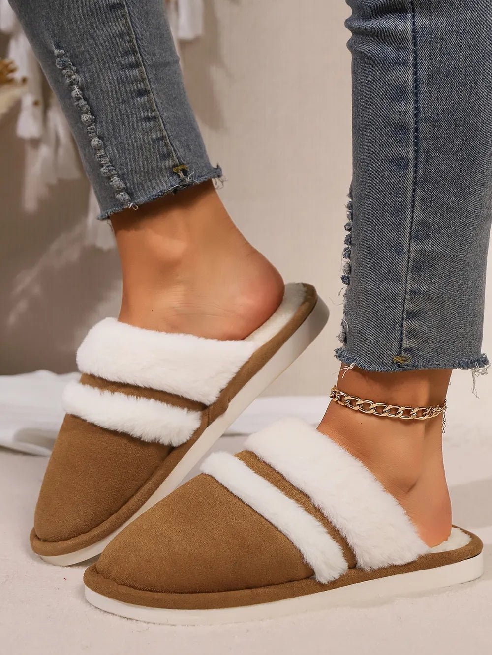 Contrast Faux Fur Round Toe Slippers - Style Chic Couture