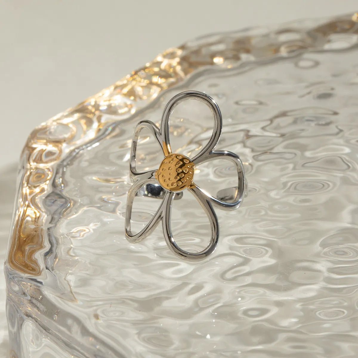 Two - Tone Daisy Flower Ring - Style Chic Couture